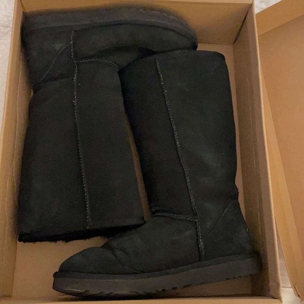 EUC - size 8 black tall Ugg’s